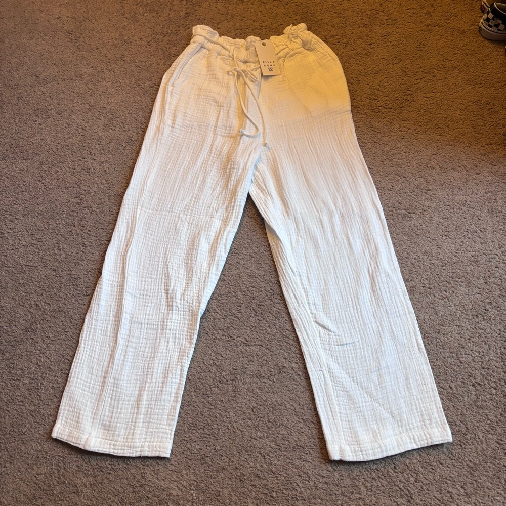 Billabong white 100% cotton pants size Small paper bag beach Wander On